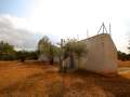 Finca rústica con antigua masía de piedra con pozo propio